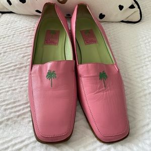 Beautiful Lilly Pulitzer Pink palm tree loafers 8.5